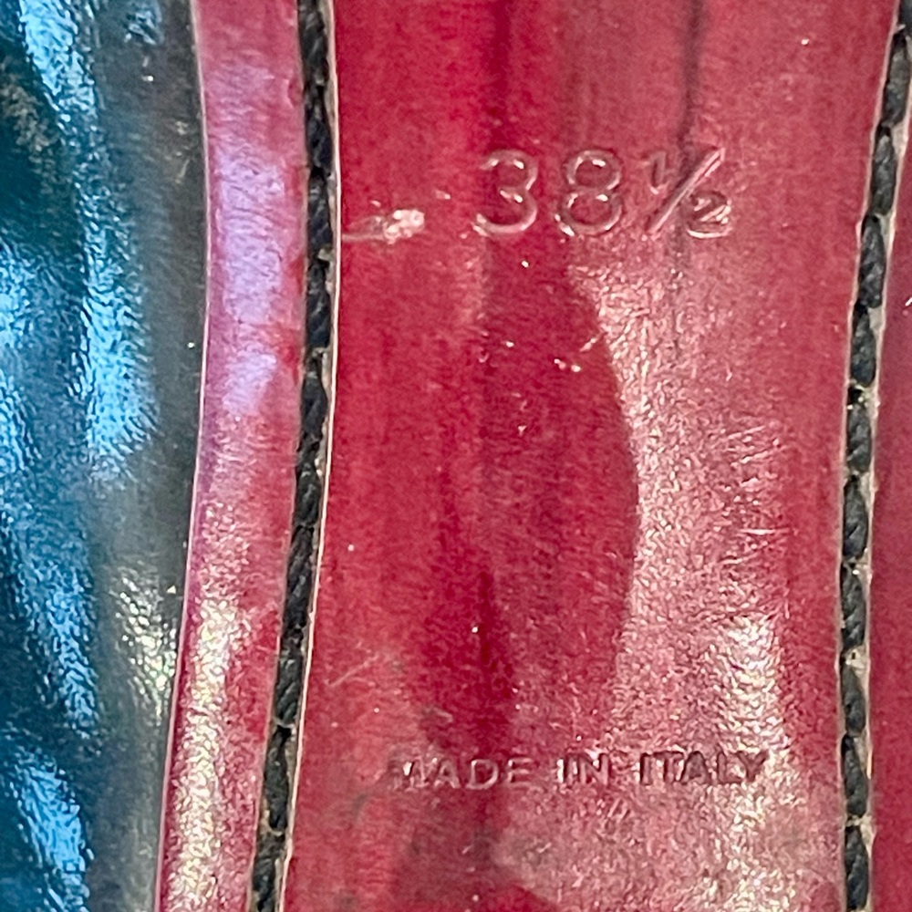 Louis Vuitton ‘05 patent leather pumps, jeweled detail, bulbed heel, 38 1/2, EUC - Picture 15 of 15